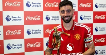 Bruno Fernandes công khai phản pháo huyền thoại Man Utd