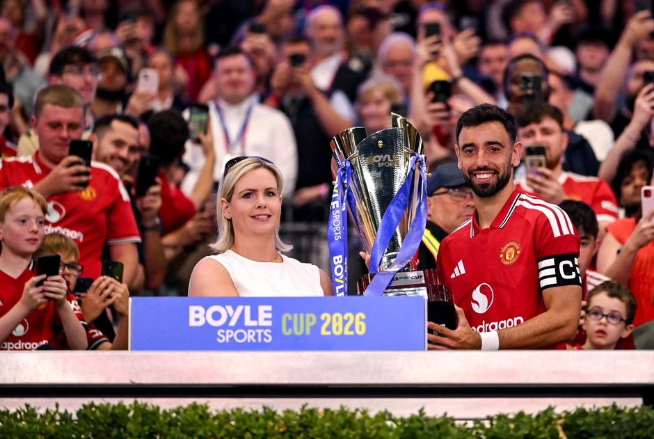 Bruno Fernandes đá hỏng penalty, MU vẫn ẵm cúp Bruno Fernandes đá hỏng penalty, MU vẫn ẵm cúp