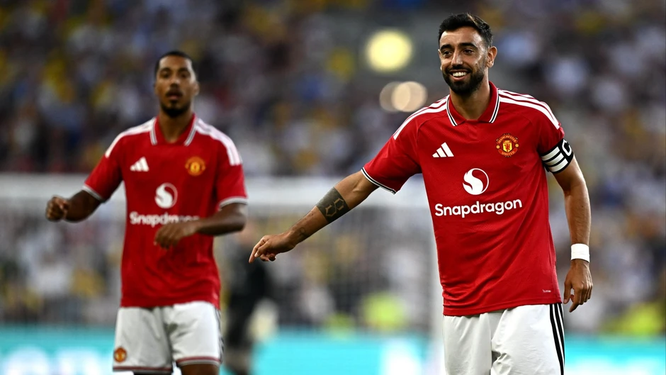 Bruno Fernandes đá hỏng penalty, MU vẫn ẵm cúp Bruno Fernandes đá hỏng penalty, MU vẫn ẵm cúp