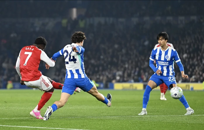 Bukayo Saka ghi bàn trận đấu thứ 300, Arsenal rộng cửa vô địch Bukayo Saka ghi bàn trận đấu thứ 300, Arsenal rộng cửa vô địch