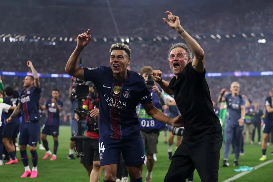 Cảm xúc của HLV Luis Enrique, cầu thủ PSG sau chức vô địch Champions League Cảm xúc của HLV Luis Enrique, cầu thủ PSG sau chức vô địch Champions League