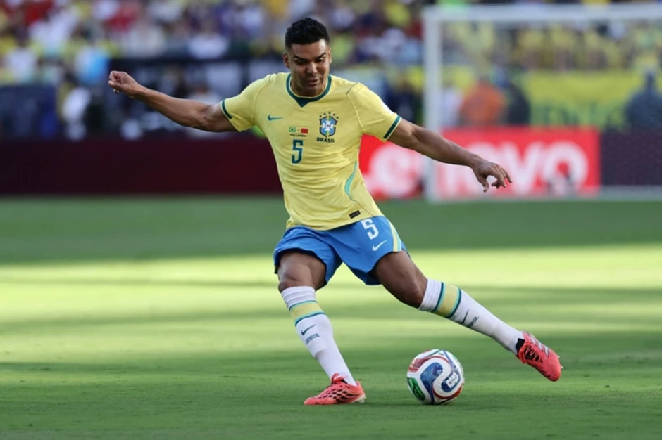 Casemiro gia nhập Inter Miami, làm đồng đội Messi Casemiro gia nhập Inter Miami, làm đồng đội Messi