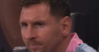 Casemiro mắc sai lầm thảm họa, Messi thất thần chứng kiến