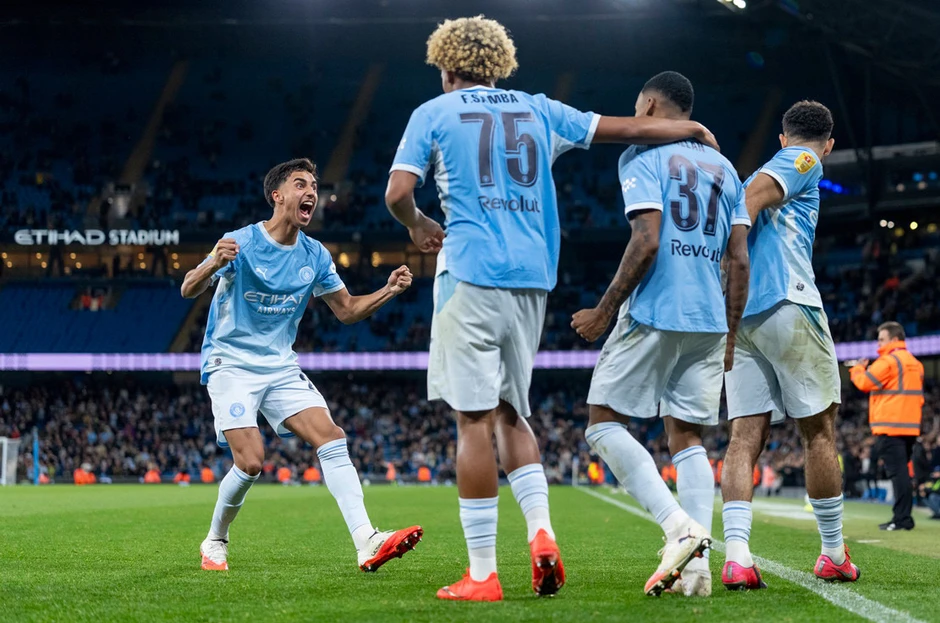 Cầu thủ 17 tuổi rực sáng, Man City đại thắng '5 sao' Cầu thủ 17 tuổi rực sáng, Man City đại thắng '5 sao'