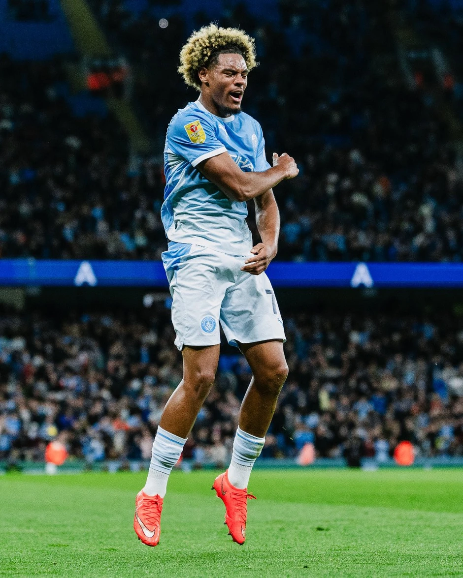 Cầu thủ 17 tuổi rực sáng, Man City đại thắng '5 sao' Cầu thủ 17 tuổi rực sáng, Man City đại thắng '5 sao'