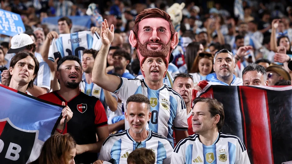 CĐV Argentina đổ bộ đến Mỹ xem chung kết World Cup, các hãng hàng không 'bở hơi tai' CĐV Argentina đổ bộ đến Mỹ xem chung kết World Cup, các hãng hàng không 'bở hơi tai'