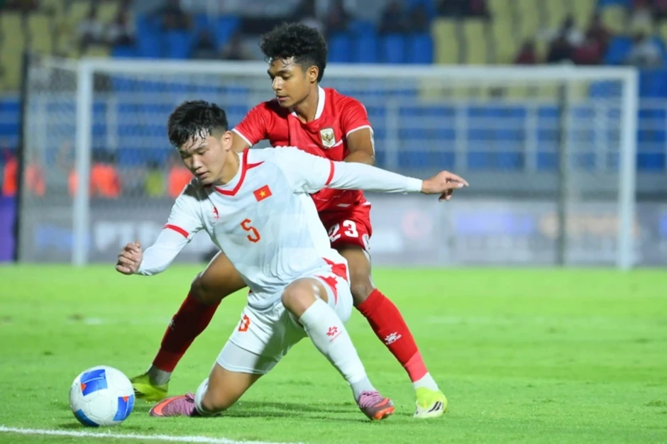 CĐV Indonesia phản ứng mạnh khi đội nhà “đổ bê tông” trước U17 Việt Nam CĐV Indonesia phản ứng mạnh khi đội nhà “đổ bê tông” trước U17 Việt Nam