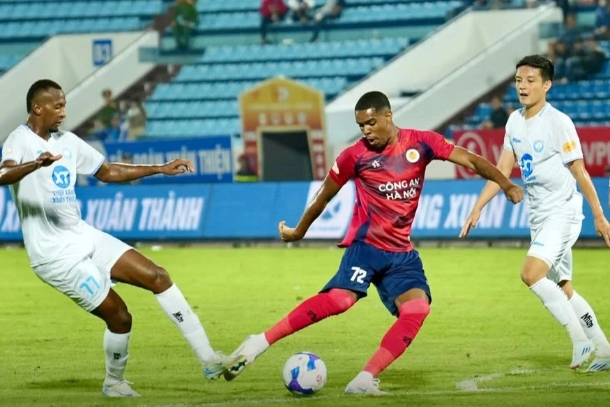 CĐV Thái Lan quan tâm đặc biệt tới cầu thủ Brazil có thể nhập tịch Việt Nam CĐV Thái Lan quan tâm đặc biệt tới cầu thủ Brazil có thể nhập tịch Việt Nam