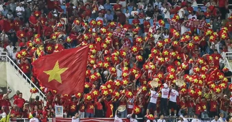 CĐV Thái Lan quay lưng với đội nhà, vé xem trận chung kết lượt đi ế ẩm