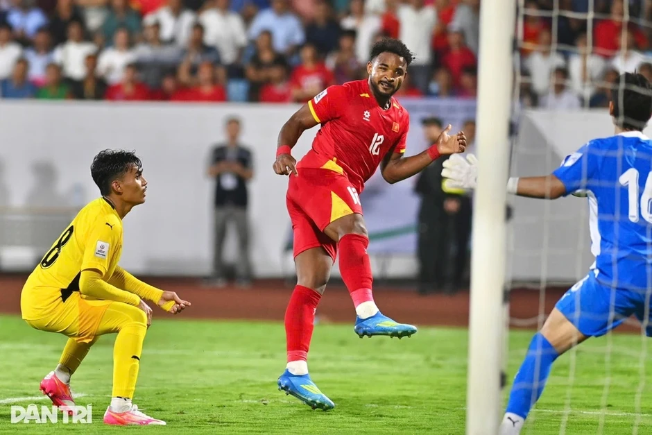 CĐV Thái Lan: "Đội nhà quyết không nhập tịch như tuyển Việt Nam" CĐV Thái Lan: "Đội nhà quyết không nhập tịch như tuyển Việt Nam"