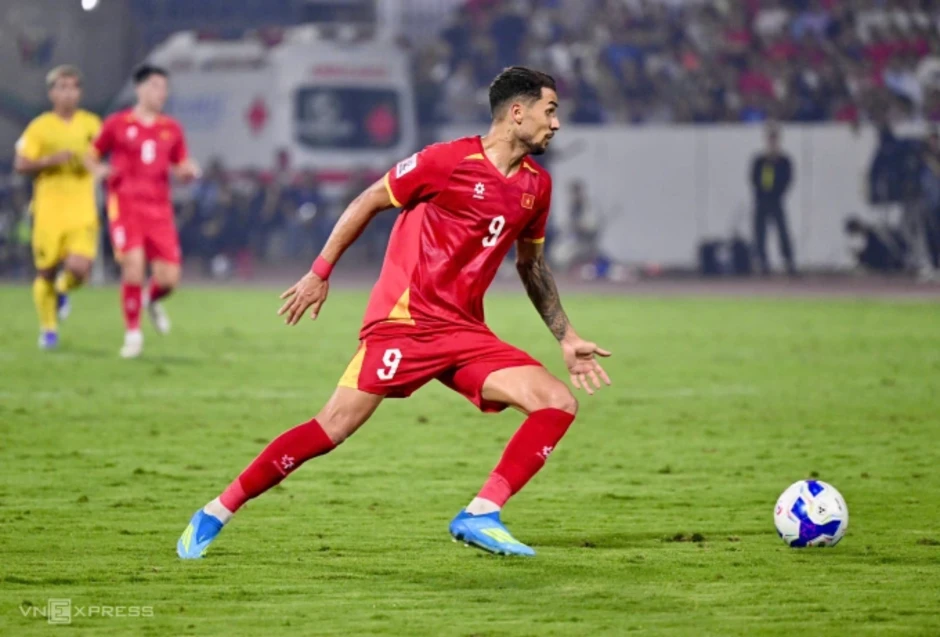 CĐV Thái Lan: 'Tuyển Việt Nam trông lạ lẫm khi có cầu thủ nhập tịch' CĐV Thái Lan: 'Tuyển Việt Nam trông lạ lẫm khi có cầu thủ nhập tịch'