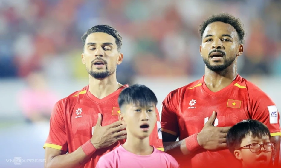 CĐV Thái Lan: 'Tuyển Việt Nam trông lạ lẫm khi có cầu thủ nhập tịch' CĐV Thái Lan: 'Tuyển Việt Nam trông lạ lẫm khi có cầu thủ nhập tịch'