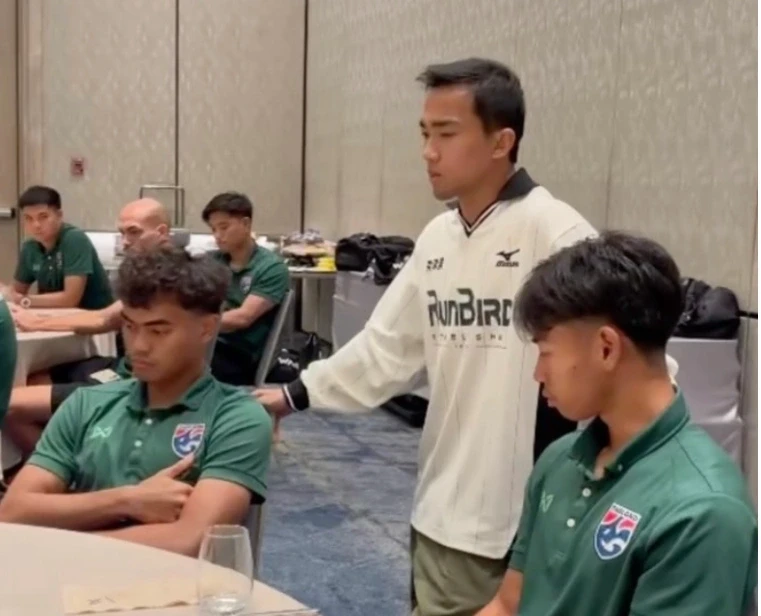 Chanathip Songkrasin: "Thái Lan đủ mạnh để thắng tuyển Việt Nam" Chanathip Songkrasin: "Thái Lan đủ mạnh để thắng tuyển Việt Nam"