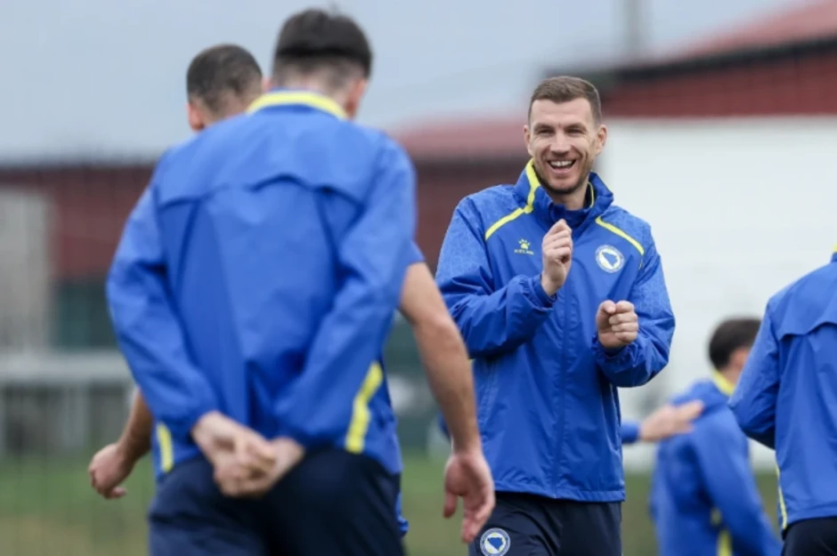 'Chảo lửa' Zenica chờ Italy trong trận định đoạt vé World Cup 'Chảo lửa' Zenica chờ Italy trong trận định đoạt vé World Cup