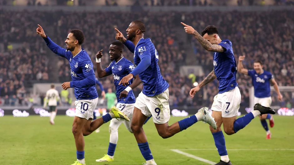 Chelsea thua bẽ bàng trên sân Everton Chelsea thua bẽ bàng trên sân Everton