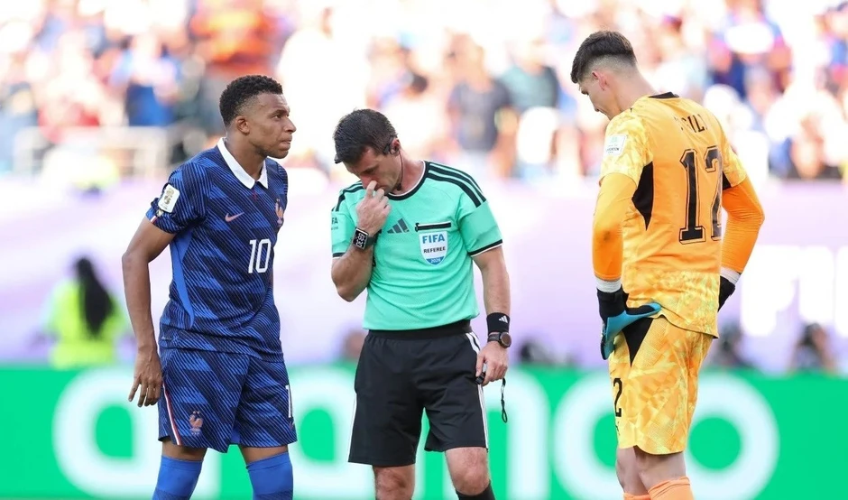 Chính phủ Paraguay xin lỗi Pháp sau vụ nghị sĩ phân biệt chủng tộc với Kylian Mbappe Chính phủ Paraguay xin lỗi Pháp sau vụ nghị sĩ phân biệt chủng tộc với Kylian Mbappe