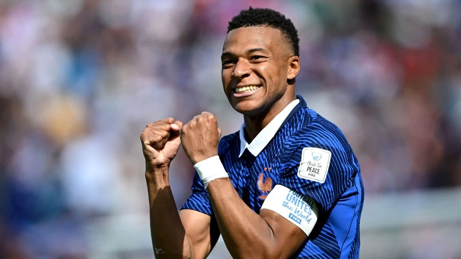 Chính phủ Paraguay xin lỗi Pháp sau vụ nghị sĩ phân biệt chủng tộc với Kylian Mbappe Chính phủ Paraguay xin lỗi Pháp sau vụ nghị sĩ phân biệt chủng tộc với Kylian Mbappe