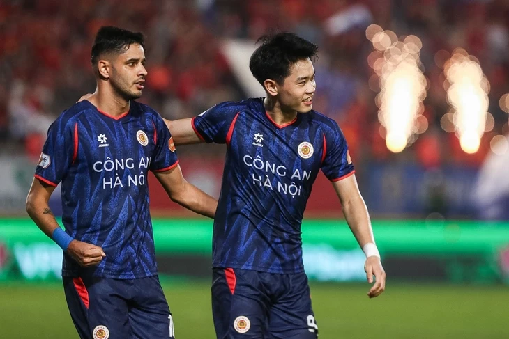 CLB Công An Hà Nội chưa được trao cúp ngay nếu vô địch V-League sớm CLB Công An Hà Nội chưa được trao cúp ngay nếu vô địch V-League sớm