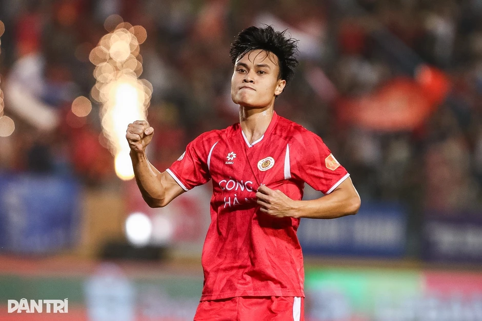 CLB Công an Hà Nội đánh bại HA Gia Lai, xây chắc ngôi đầu V-League CLB Công an Hà Nội đánh bại HA Gia Lai, xây chắc ngôi đầu V-League