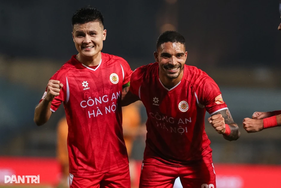 CLB Công an Hà Nội đánh bại HA Gia Lai, xây chắc ngôi đầu V-League CLB Công an Hà Nội đánh bại HA Gia Lai, xây chắc ngôi đầu V-League