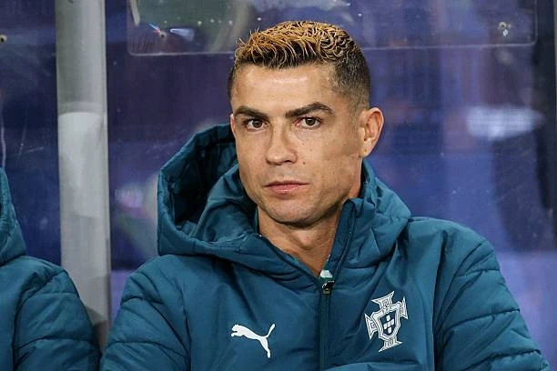 Cristiano Ronaldo bất ngờ rời khỏi đội tuyển Bồ Đào Nha Cristiano Ronaldo bất ngờ rời khỏi đội tuyển Bồ Đào Nha