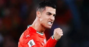 Cristiano Ronaldo bị gạch tên khỏi đội hình vĩ đại nhất lịch sử World Cup