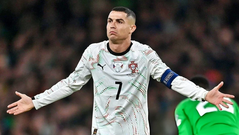 C.Ronaldo bị loại khỏi đội tuyển Bồ Đào Nha, cơ hội World Cup lung lay C.Ronaldo bị loại khỏi đội tuyển Bồ Đào Nha, cơ hội World Cup lung lay