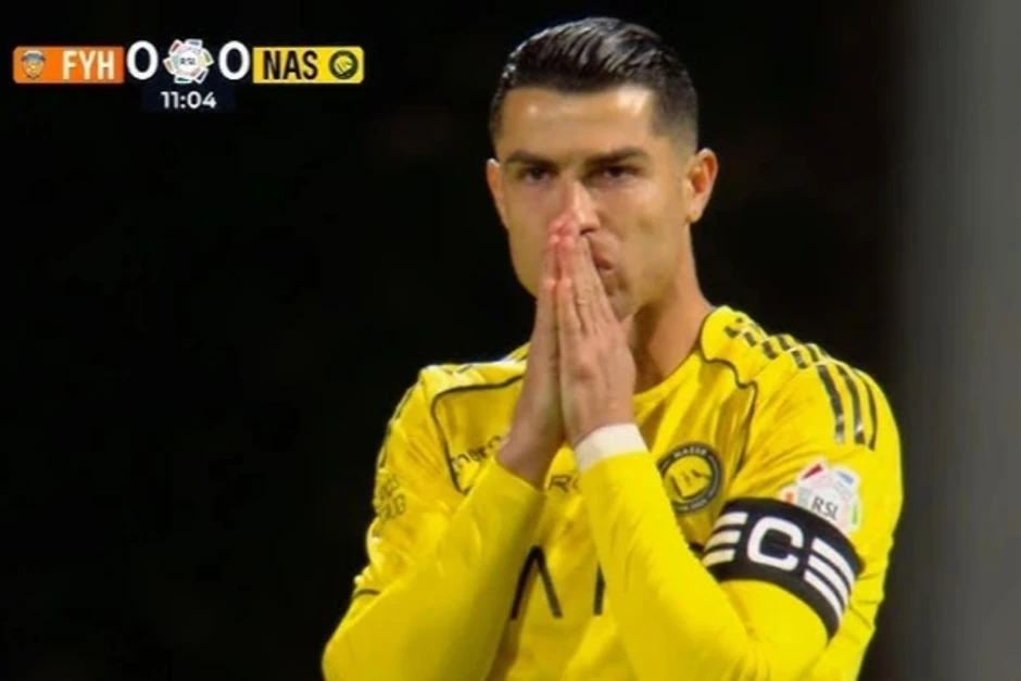 C.Ronaldo lập hàng loạt kỷ lục tệ hại khi sút hỏng phạt đền C.Ronaldo lập hàng loạt kỷ lục tệ hại khi sút hỏng phạt đền