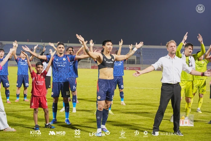 Cựu HLV tuyển Thái Lan tiếp tục chê bai nghiệp vụ trọng tài V-League Cựu HLV tuyển Thái Lan tiếp tục chê bai nghiệp vụ trọng tài V-League