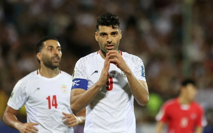 Cựu ngôi sao Inter Milan từ bỏ sự nghiệp để nhập ngũ quân đội Iran Cựu ngôi sao Inter Milan từ bỏ sự nghiệp để nhập ngũ quân đội Iran