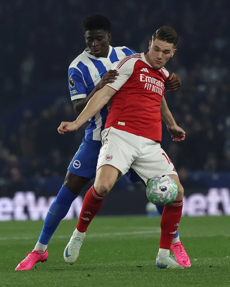 Đánh bại Brighton, Arsenal cho Man City 'ngửi khói' Đánh bại Brighton, Arsenal cho Man City 'ngửi khói'