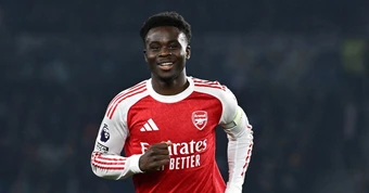 Đánh bại Brighton, Arsenal cho Man City 'ngửi khói'