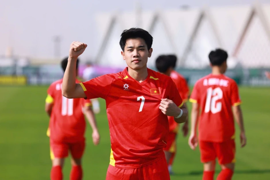 Đình Bắc bị AFC phạt tiền và cấm thi đấu