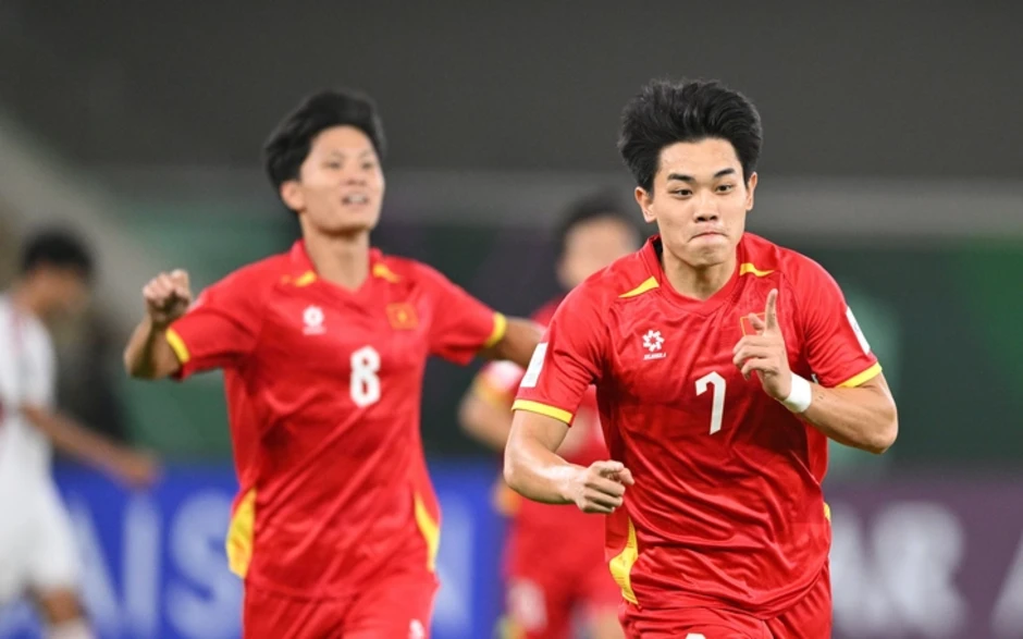 Đình Bắc bị AFC phạt tiền và cấm thi đấu