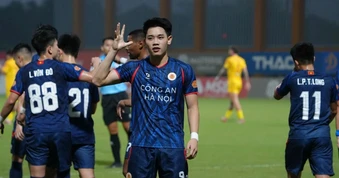 Đình Bắc ghi bàn cho CLB CAHN, CLB Ninh Bình giành 3 điểm