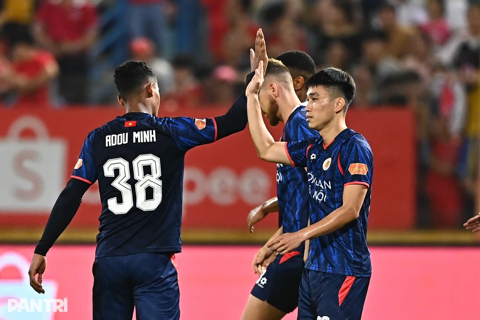 Đình Bắc tỏa sáng rực rỡ, CLB Công an Hà Nội xây chắc ngôi đầu V-League Đình Bắc tỏa sáng rực rỡ, CLB Công an Hà Nội xây chắc ngôi đầu V-League