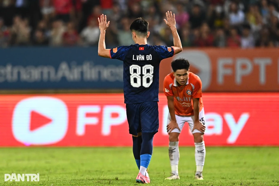 Đình Bắc tỏa sáng rực rỡ, CLB Công an Hà Nội xây chắc ngôi đầu V-League Đình Bắc tỏa sáng rực rỡ, CLB Công an Hà Nội xây chắc ngôi đầu V-League