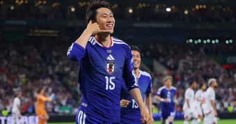 Đội nhà thắng đậm Tunisia 4-0, báo giới Nhật Bản ca ngợi Ayase Ueda