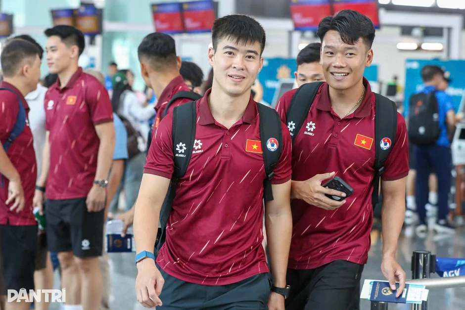 Đội tuyển Việt Nam sang Hàn Quốc tập huấn chuẩn bị cho AFF Cup 2026 Đội tuyển Việt Nam sang Hàn Quốc tập huấn chuẩn bị cho AFF Cup 2026