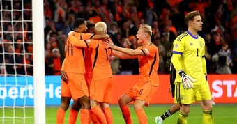 Đức rơi chiến thắng trước Hà Lan ngày ra mắt Jurgen Klopp