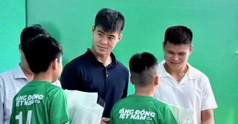Duy Mạnh, Tuấn Hải truyền cảm hứng cho các cầu thủ nhí