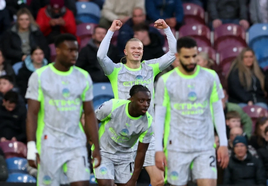 Erling Haaland tỏa sáng, Man City soán ngôi đầu của Arsenal Erling Haaland tỏa sáng, Man City soán ngôi đầu của Arsenal