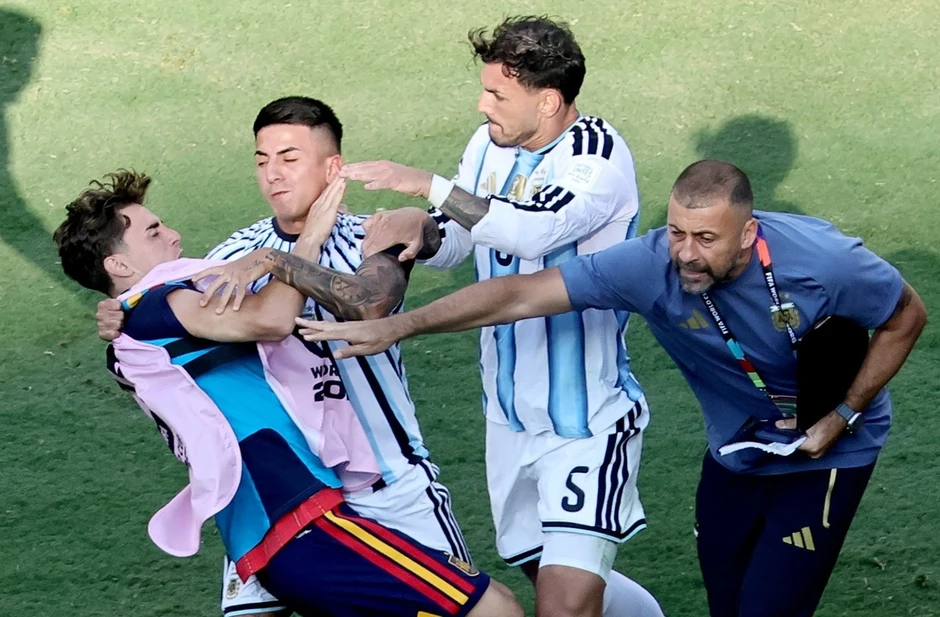 FIFA bất ngờ giảm án phạt cho hàng loạt cầu thủ Argentina sau World Cup