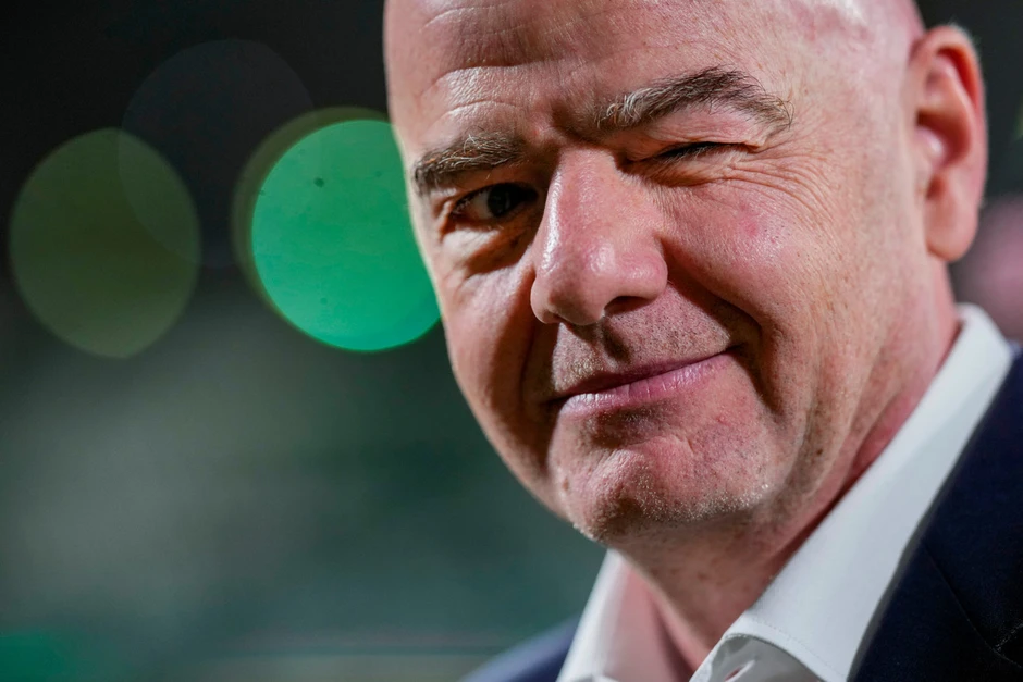 FIFA xin lỗi, ban lãnh đạo vẫn ủng hộ Chủ tịch Infantino sau họp khẩn FIFA xin lỗi, ban lãnh đạo vẫn ủng hộ Chủ tịch Infantino sau họp khẩn
