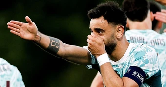 Gatalatasaray trả giá đậm cho Bruno Fernandes, MU dao động