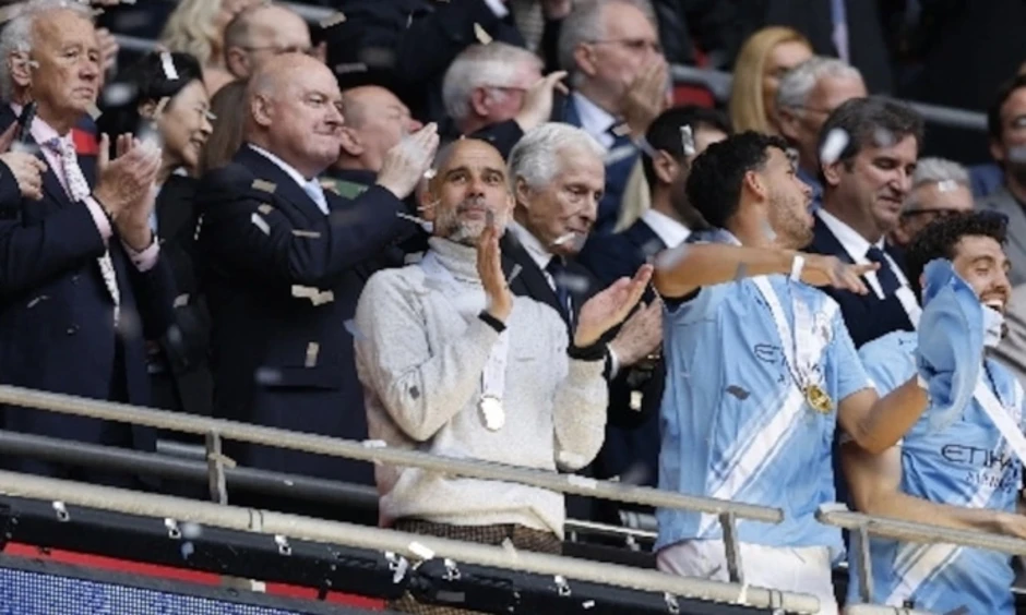 Guardiola cấm cầu thủ uống bia sau khi đoạt Cup FA - Báo TinVina Guardiola cấm cầu thủ uống bia sau khi đoạt Cup FA - Báo TinVina