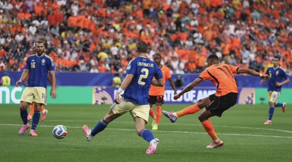 Hà Lan thắng Thụy Điển 5-1, mở toang cánh cửa đi tiếp Hà Lan thắng Thụy Điển 5-1, mở toang cánh cửa đi tiếp