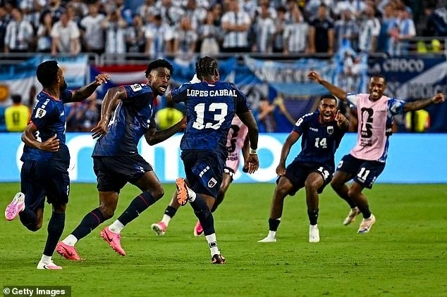 Hành động gây sốt của cầu thủ Cape Verde sau siêu phẩm vào lưới Argentina Hành động gây sốt của cầu thủ Cape Verde sau siêu phẩm vào lưới Argentina