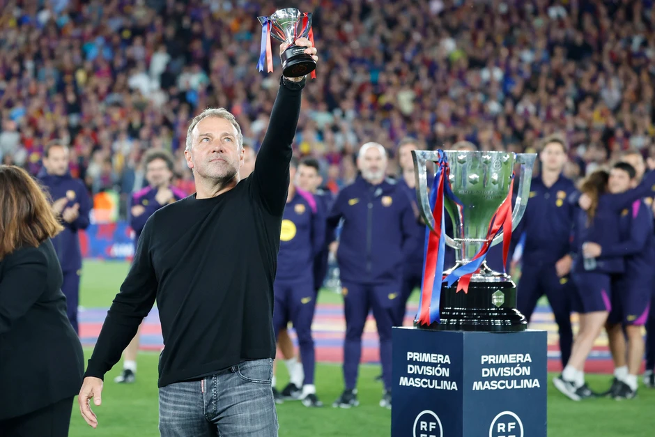 Hansi Flick cảm động khi Barca vô địch La Liga ngày cha mất Hansi Flick cảm động khi Barca vô địch La Liga ngày cha mất