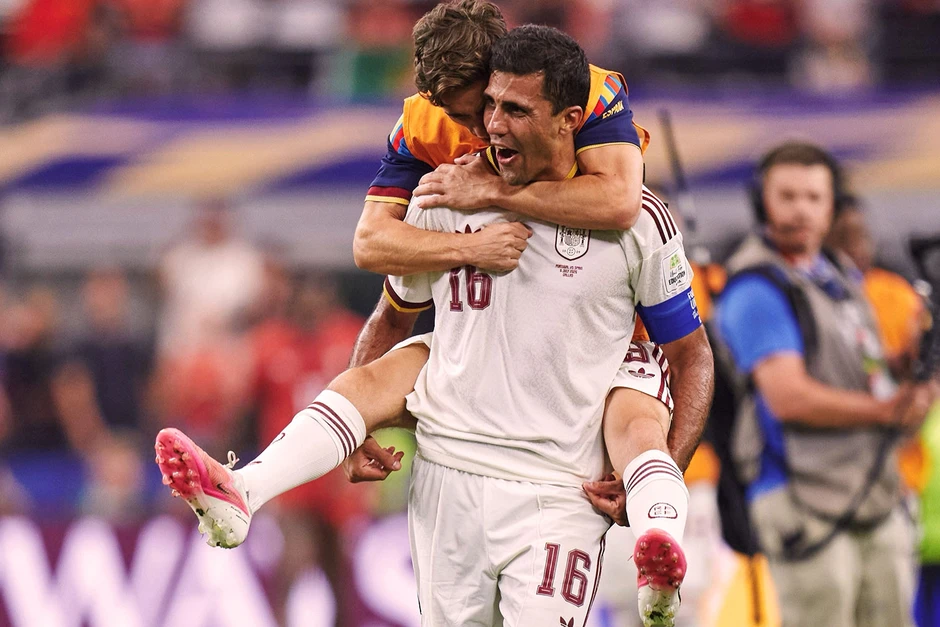 Hansi Flick ngăn Barca mua Rodri, Real Madrid mừng lớn Hansi Flick ngăn Barca mua Rodri, Real Madrid mừng lớn